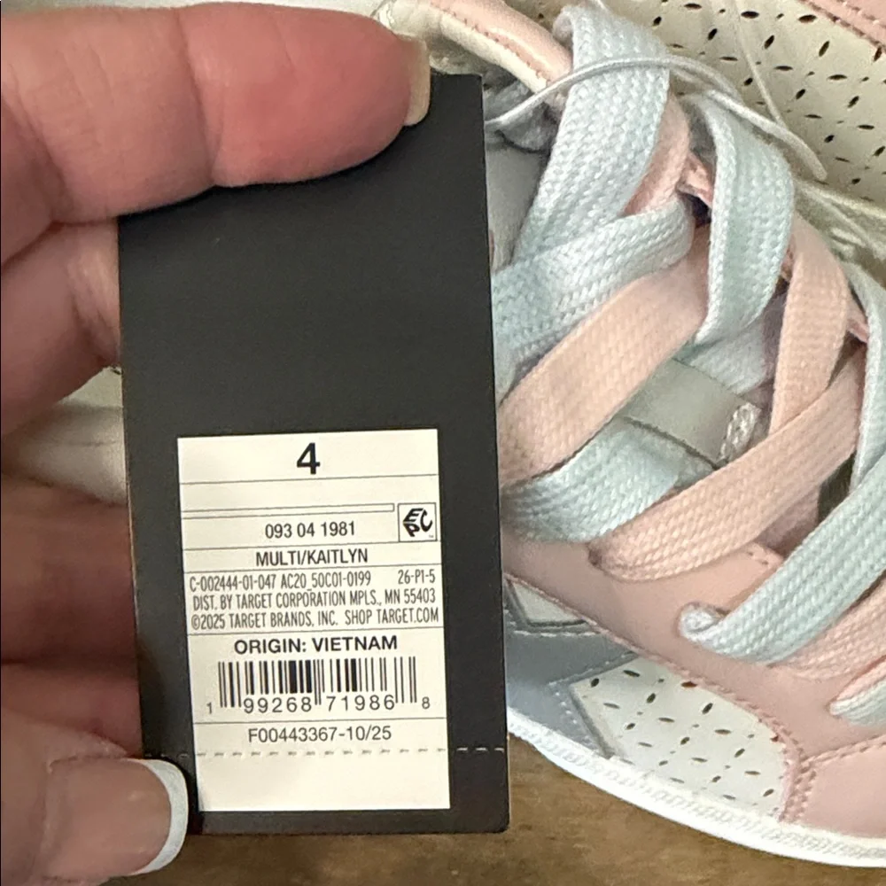 art class Pink and Silver Star Accent Kids Sneakers size 4 NEW
